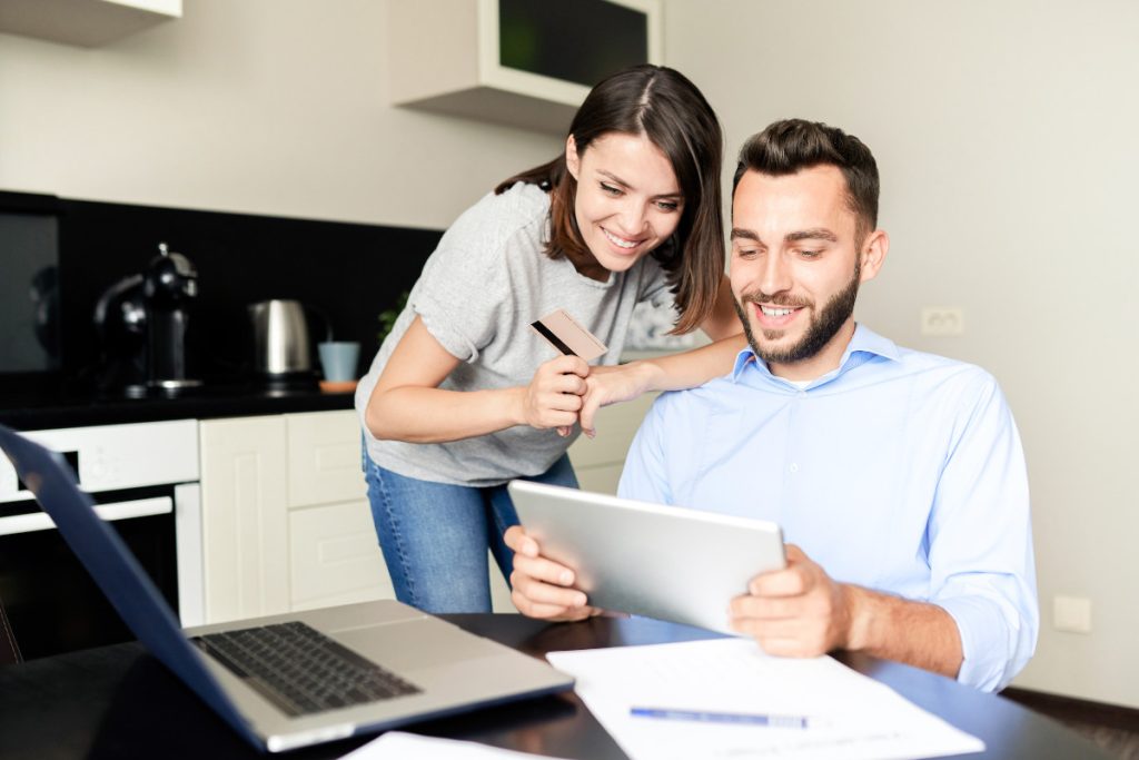 ¿Cómo mejorar tu perfil crediticio para obtener mejores tasas en un crédito de vehículo?